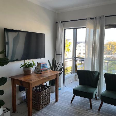 Luxury One Bedroom Apartment Съмърсет Уест Екстериор снимка