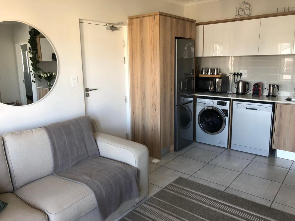 Luxury One Bedroom Apartment Съмърсет Уест Екстериор снимка