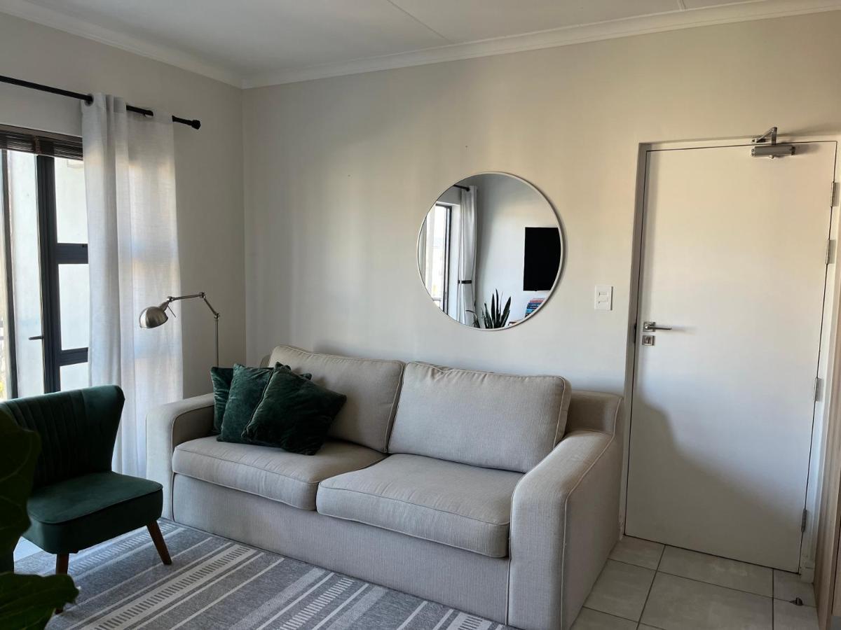Luxury One Bedroom Apartment Съмърсет Уест Екстериор снимка