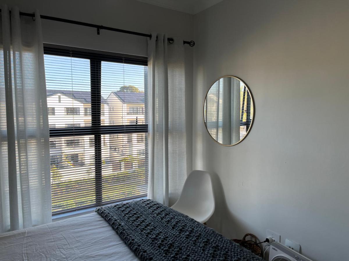 Luxury One Bedroom Apartment Съмърсет Уест Екстериор снимка