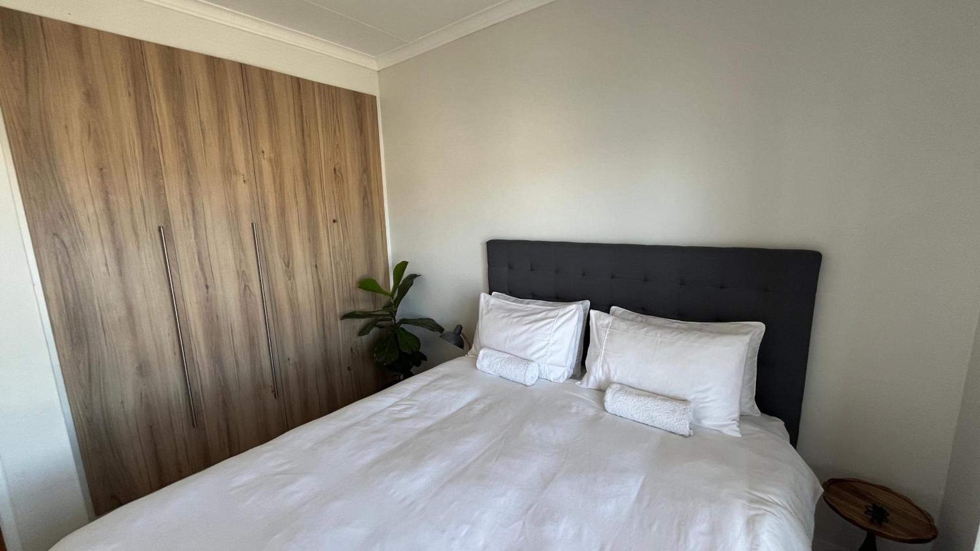 Luxury One Bedroom Apartment Съмърсет Уест Екстериор снимка